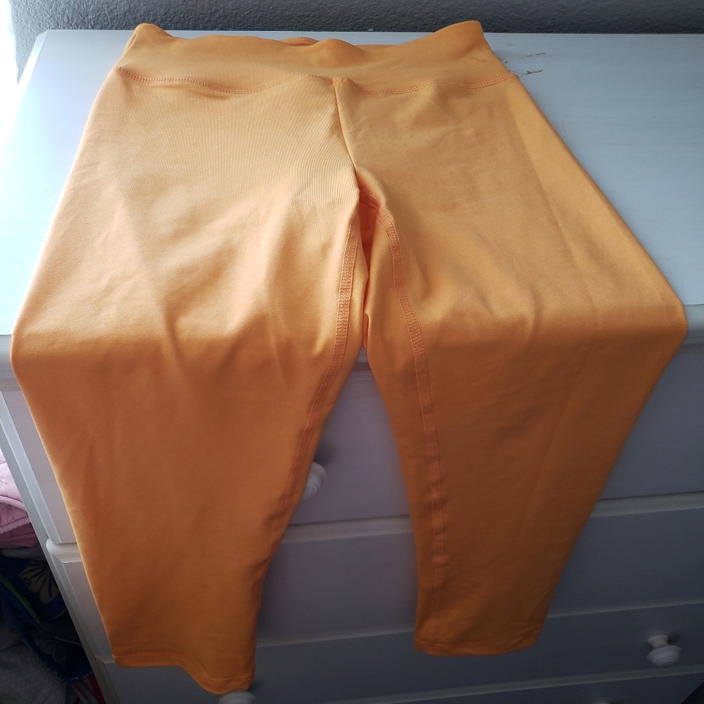 Toned by Ashy Bines Scrunch Butt Cropped Leggings